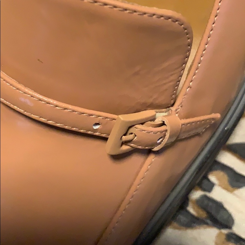 Shoe - Picture 4 of 9